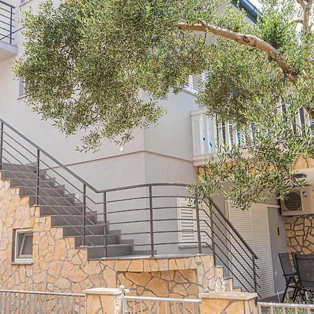 Apartment Pet Friendly In Pirovac
