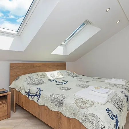Lovely In With Kitchen Apartment